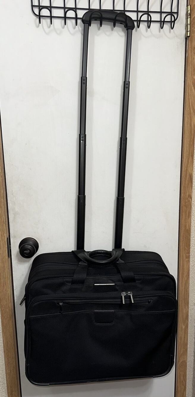 Briggs & Riley Travelware Black Expandable Rolling Laptop Carry On Briefcase